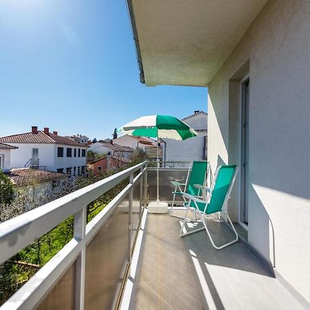 Golden Island Apartments Кърк Екстериор снимка