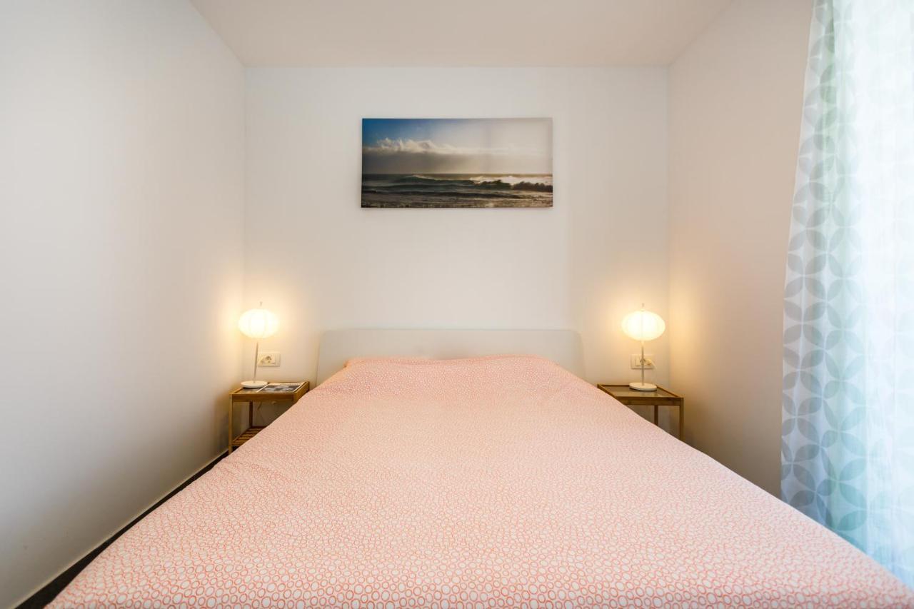 Golden Island Apartments Кърк Екстериор снимка