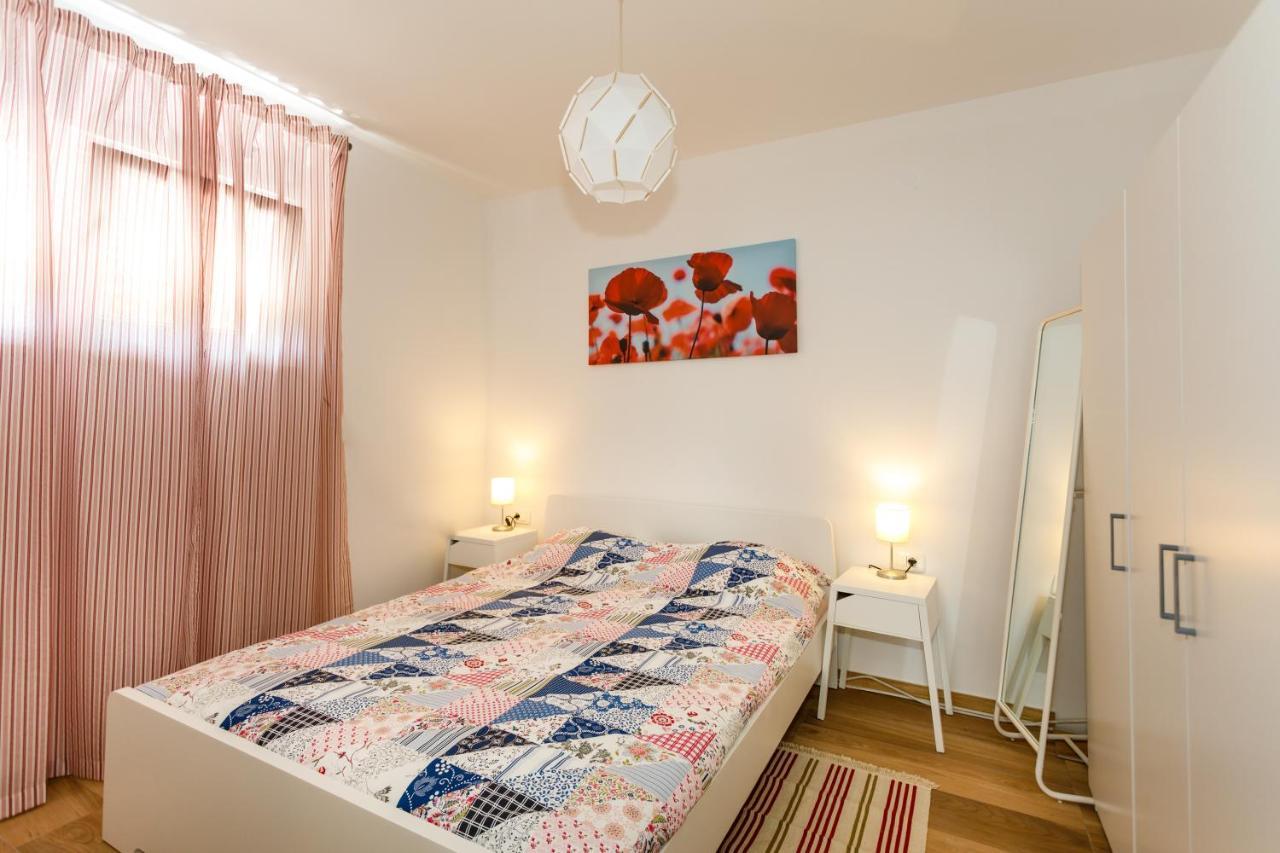 Golden Island Apartments Кърк Екстериор снимка