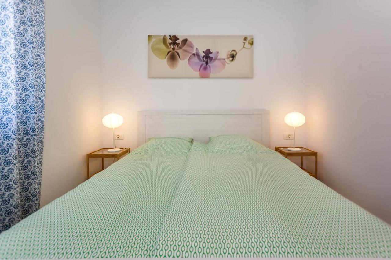 Golden Island Apartments Кърк Екстериор снимка