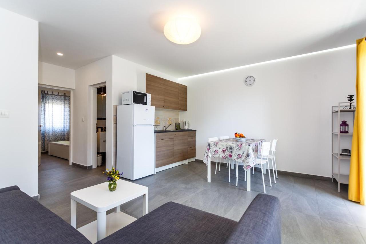 Golden Island Apartments Кърк Екстериор снимка