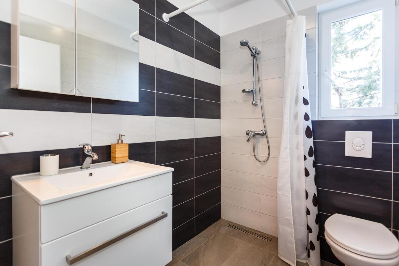 Golden Island Apartments Кърк Екстериор снимка