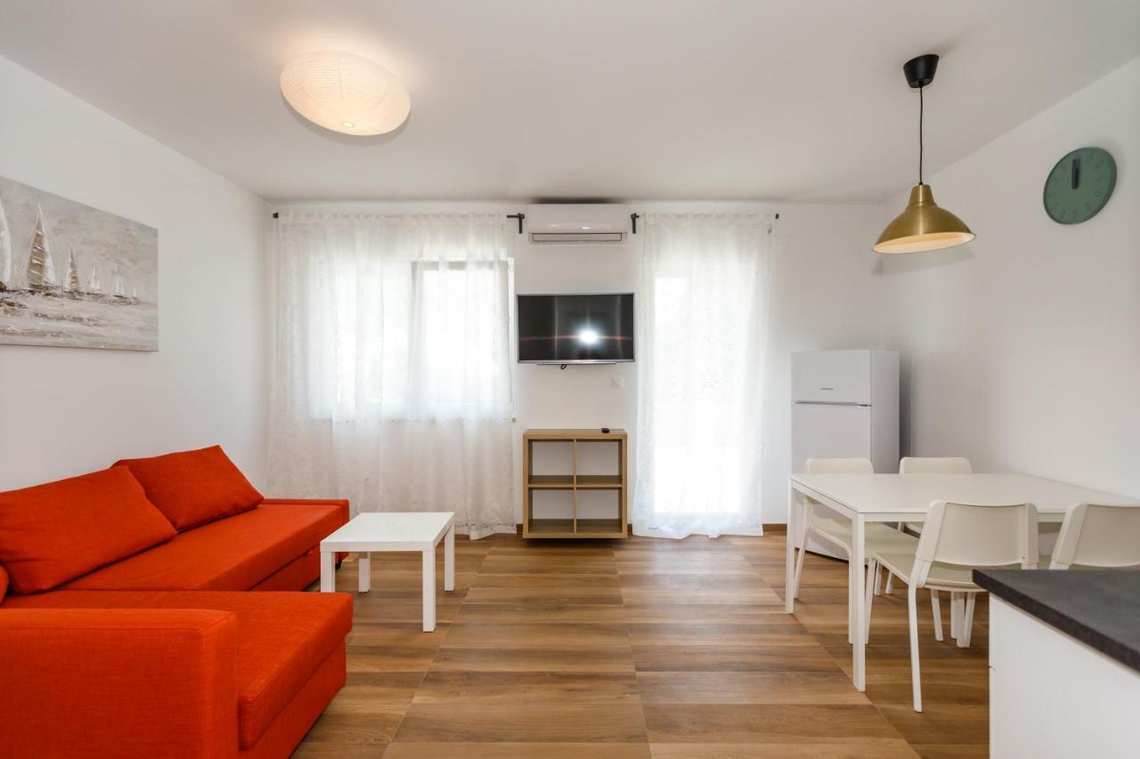 Golden Island Apartments Кърк Екстериор снимка