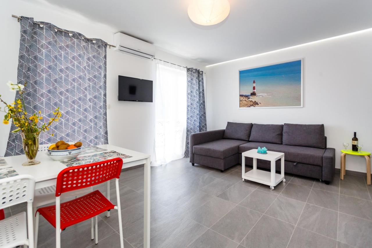 Golden Island Apartments Кърк Екстериор снимка