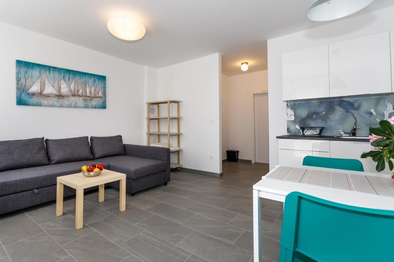 Golden Island Apartments Кърк Екстериор снимка