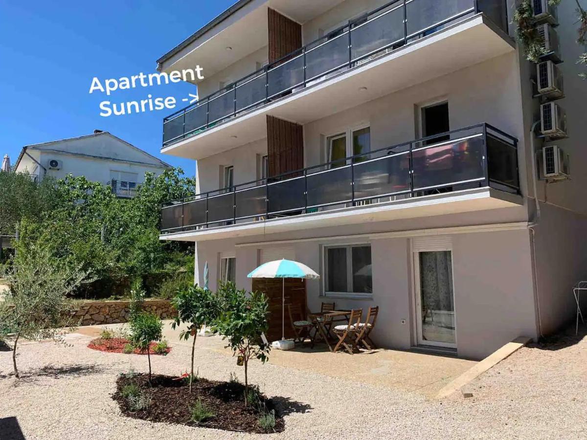 Golden Island Apartments Кърк Екстериор снимка