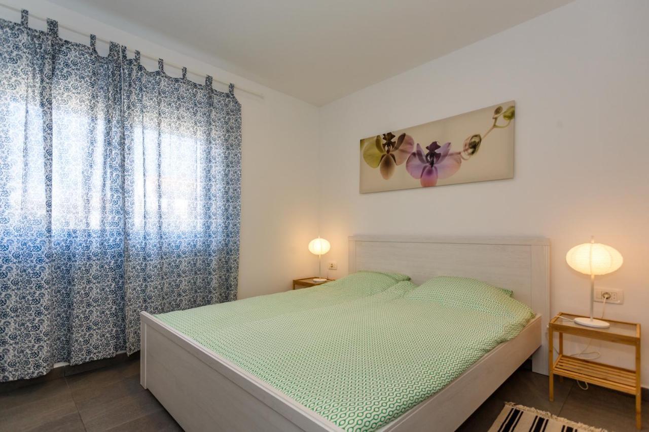 Golden Island Apartments Кърк Екстериор снимка