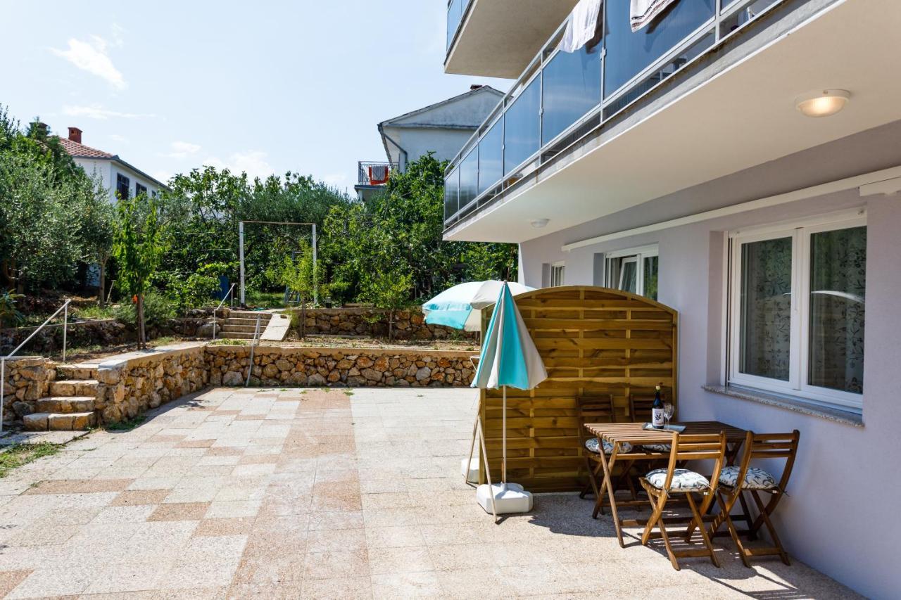 Golden Island Apartments Кърк Екстериор снимка