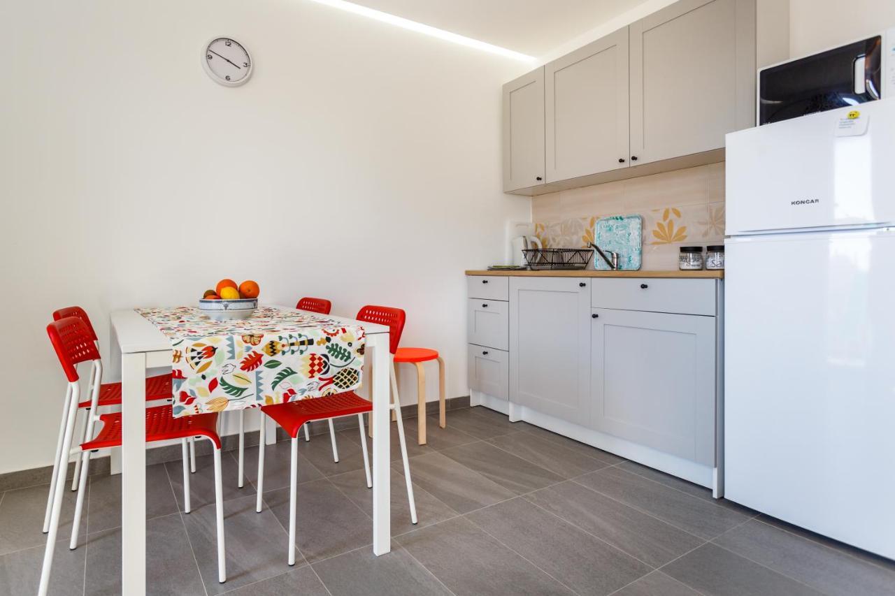 Golden Island Apartments Кърк Екстериор снимка