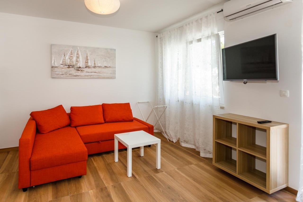 Golden Island Apartments Кърк Екстериор снимка