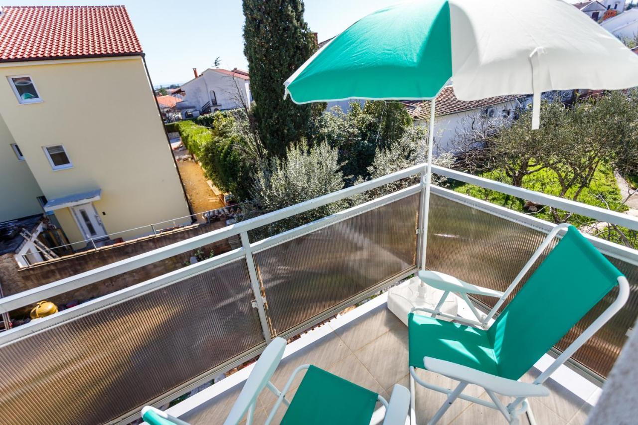 Golden Island Apartments Кърк Екстериор снимка