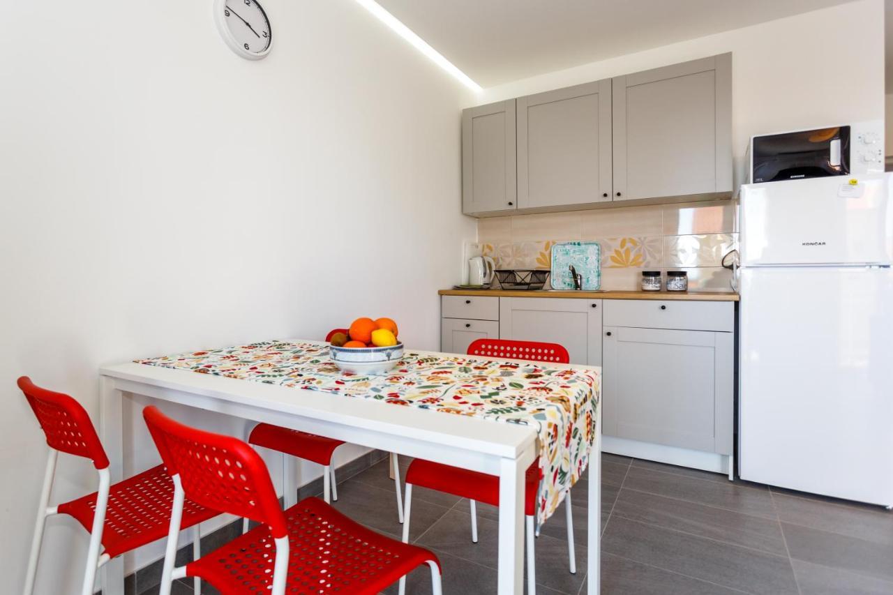 Golden Island Apartments Кърк Екстериор снимка
