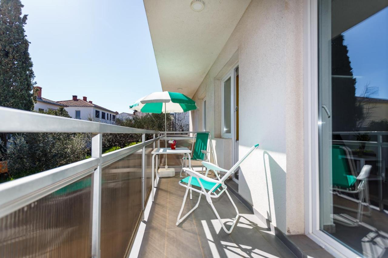 Golden Island Apartments Кърк Екстериор снимка
