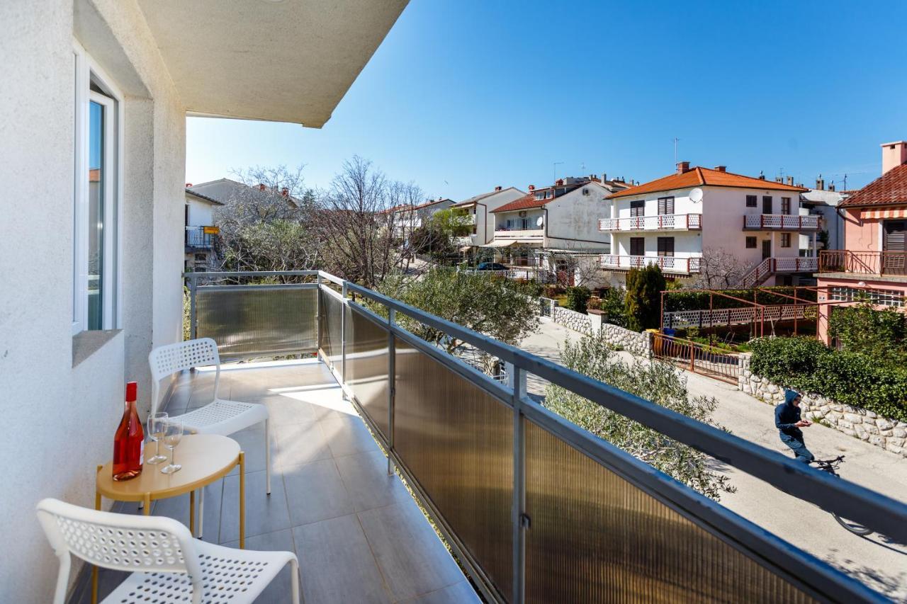 Golden Island Apartments Кърк Екстериор снимка