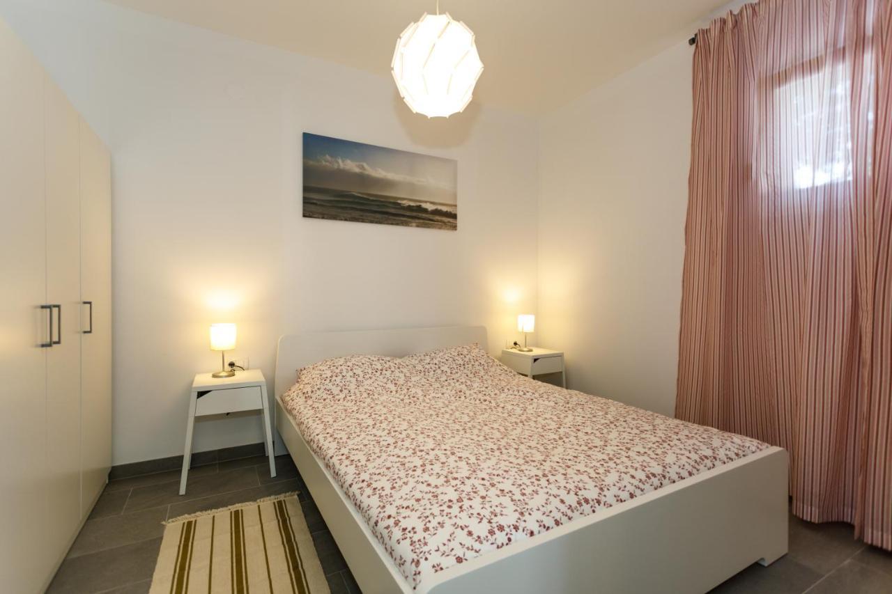 Golden Island Apartments Кърк Екстериор снимка