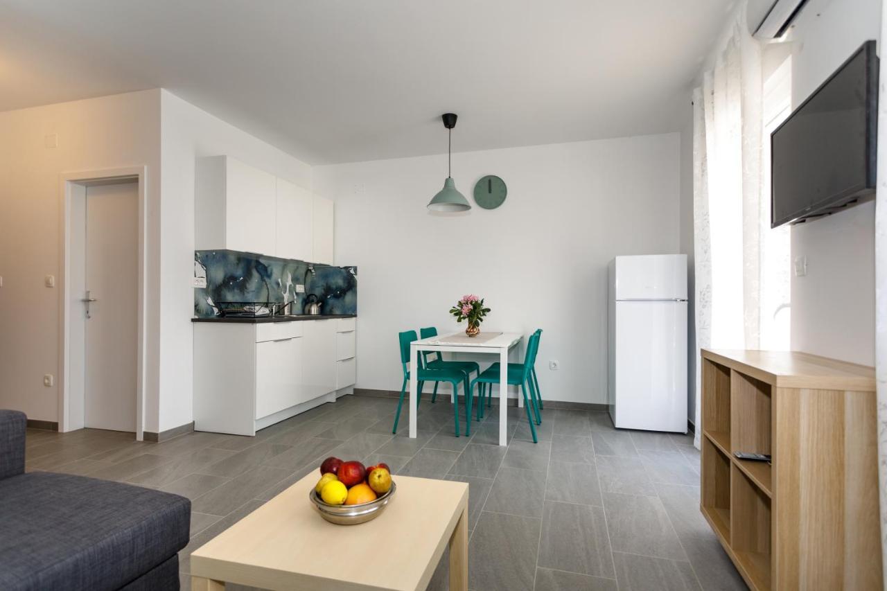 Golden Island Apartments Кърк Екстериор снимка