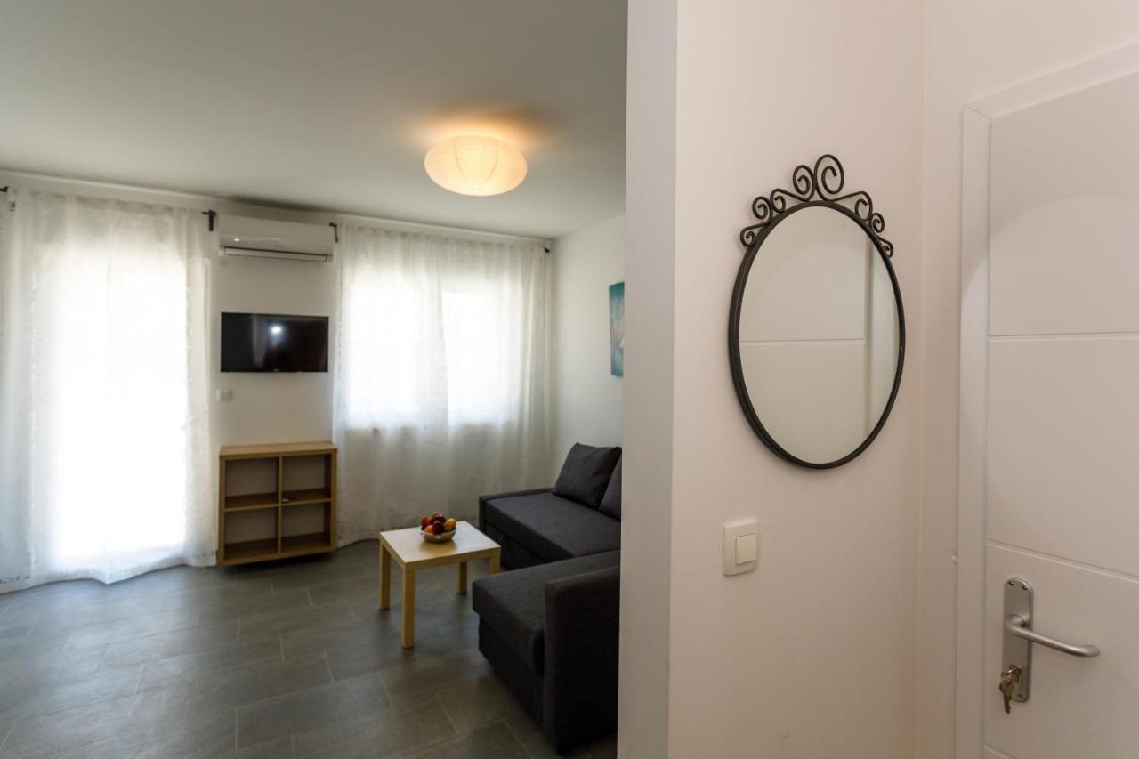 Golden Island Apartments Кърк Екстериор снимка
