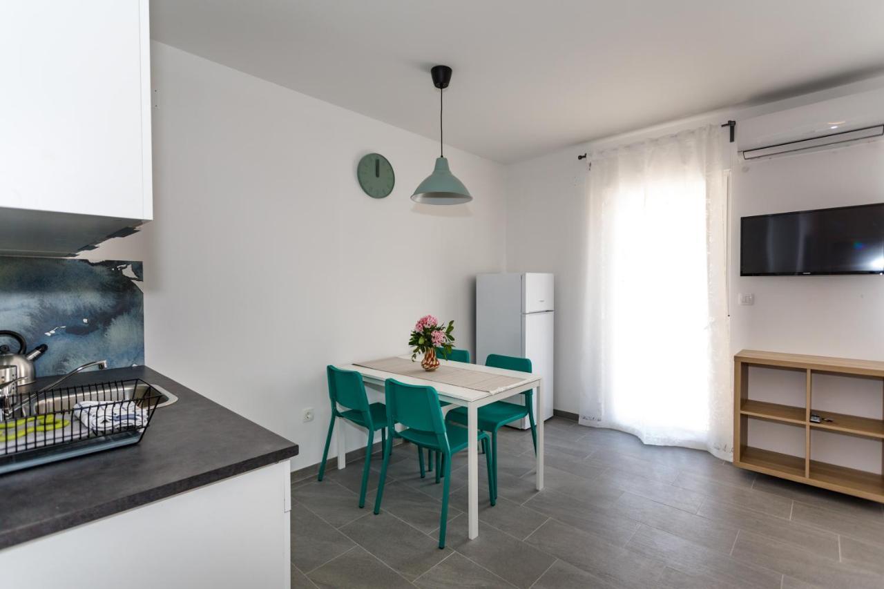 Golden Island Apartments Кърк Екстериор снимка