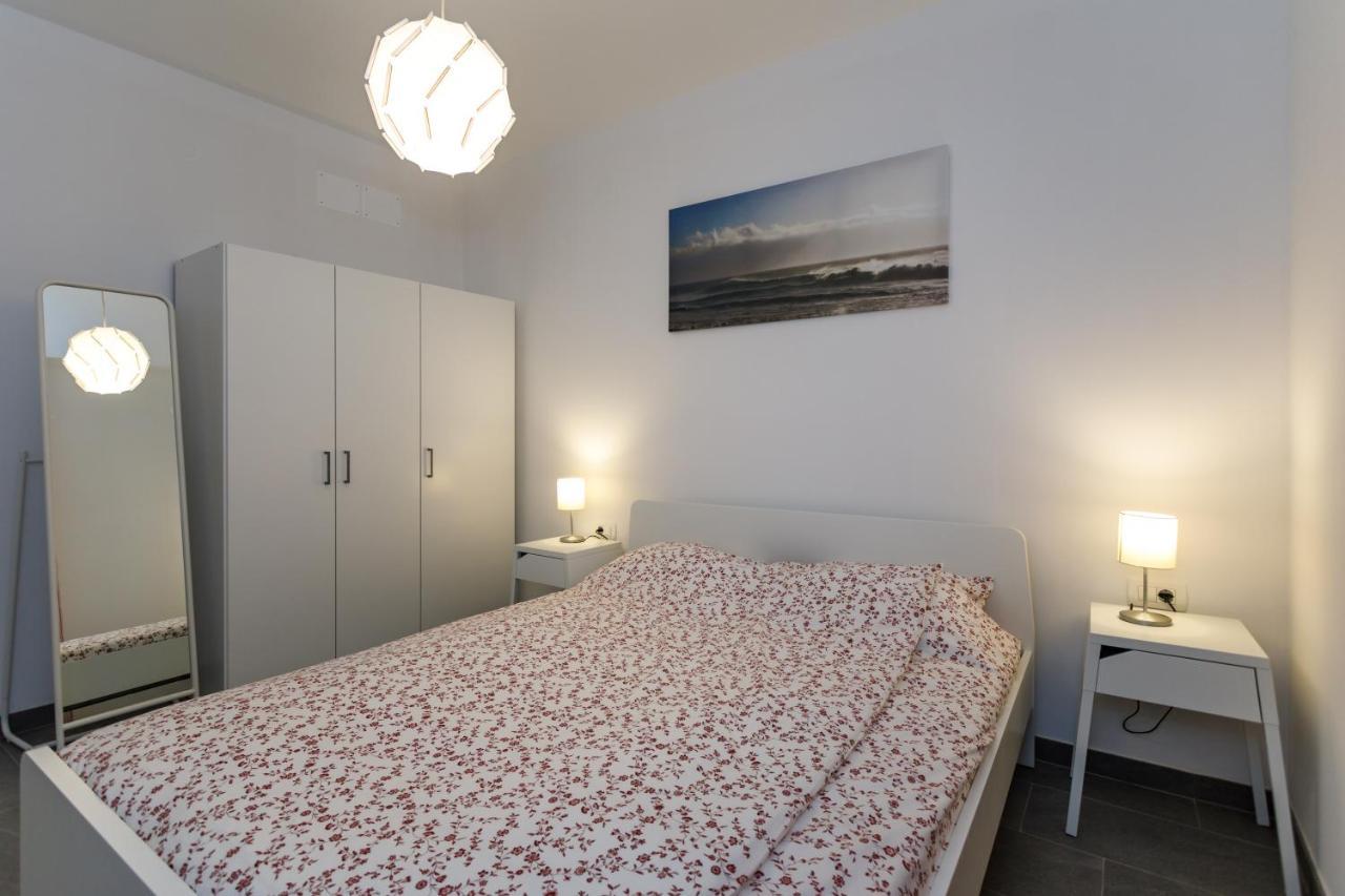 Golden Island Apartments Кърк Екстериор снимка