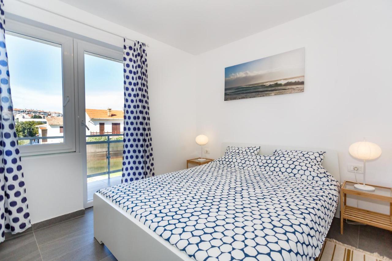Golden Island Apartments Кърк Екстериор снимка