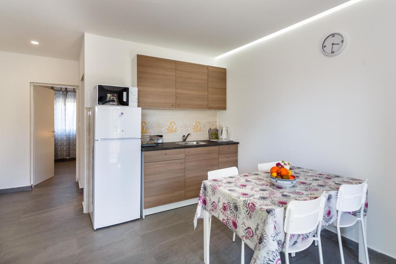 Golden Island Apartments Кърк Екстериор снимка