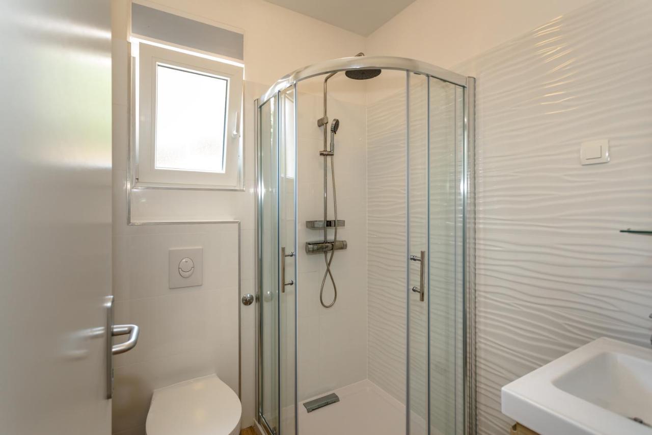 Golden Island Apartments Кърк Екстериор снимка