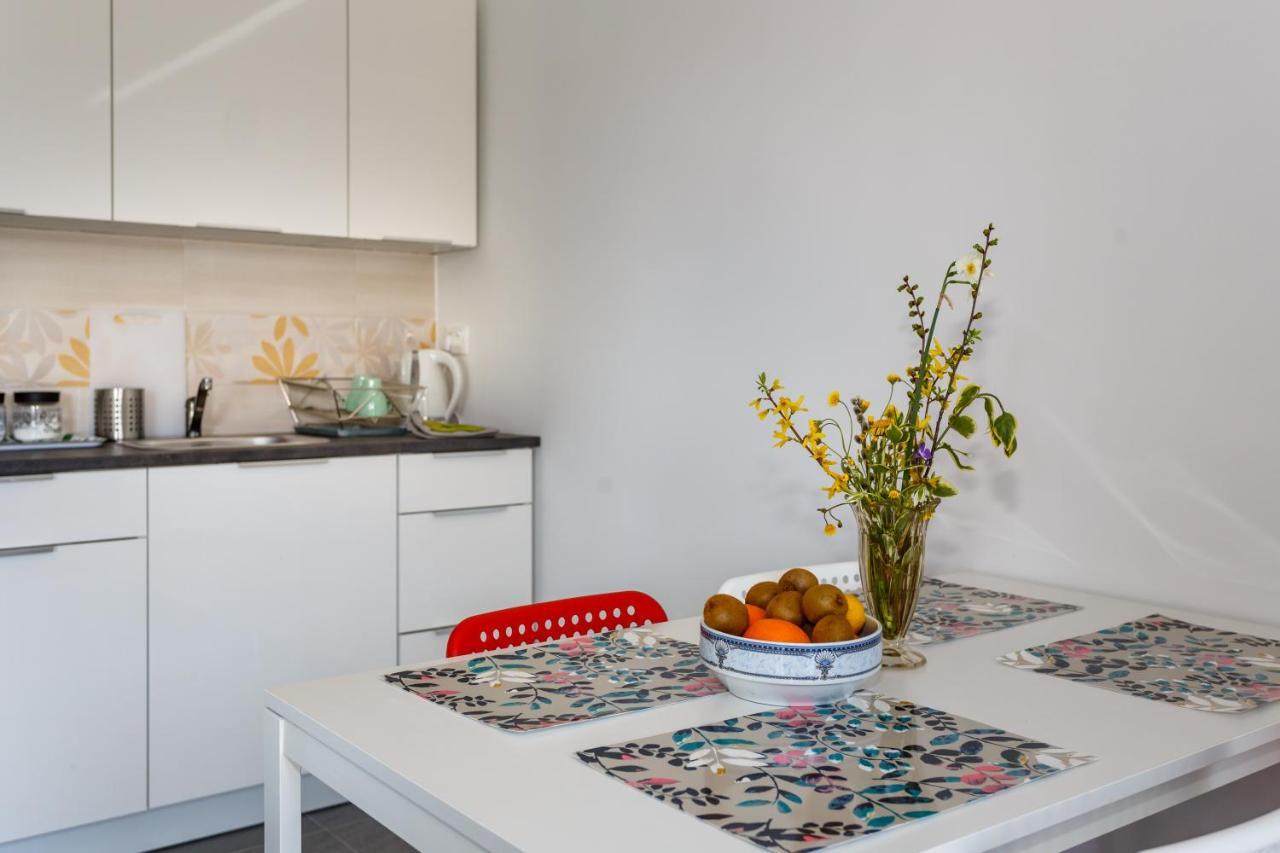 Golden Island Apartments Кърк Екстериор снимка